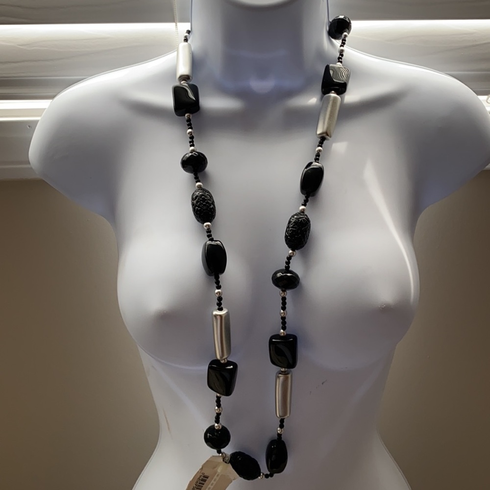 Beautiful necklace - Picture 2 of 3